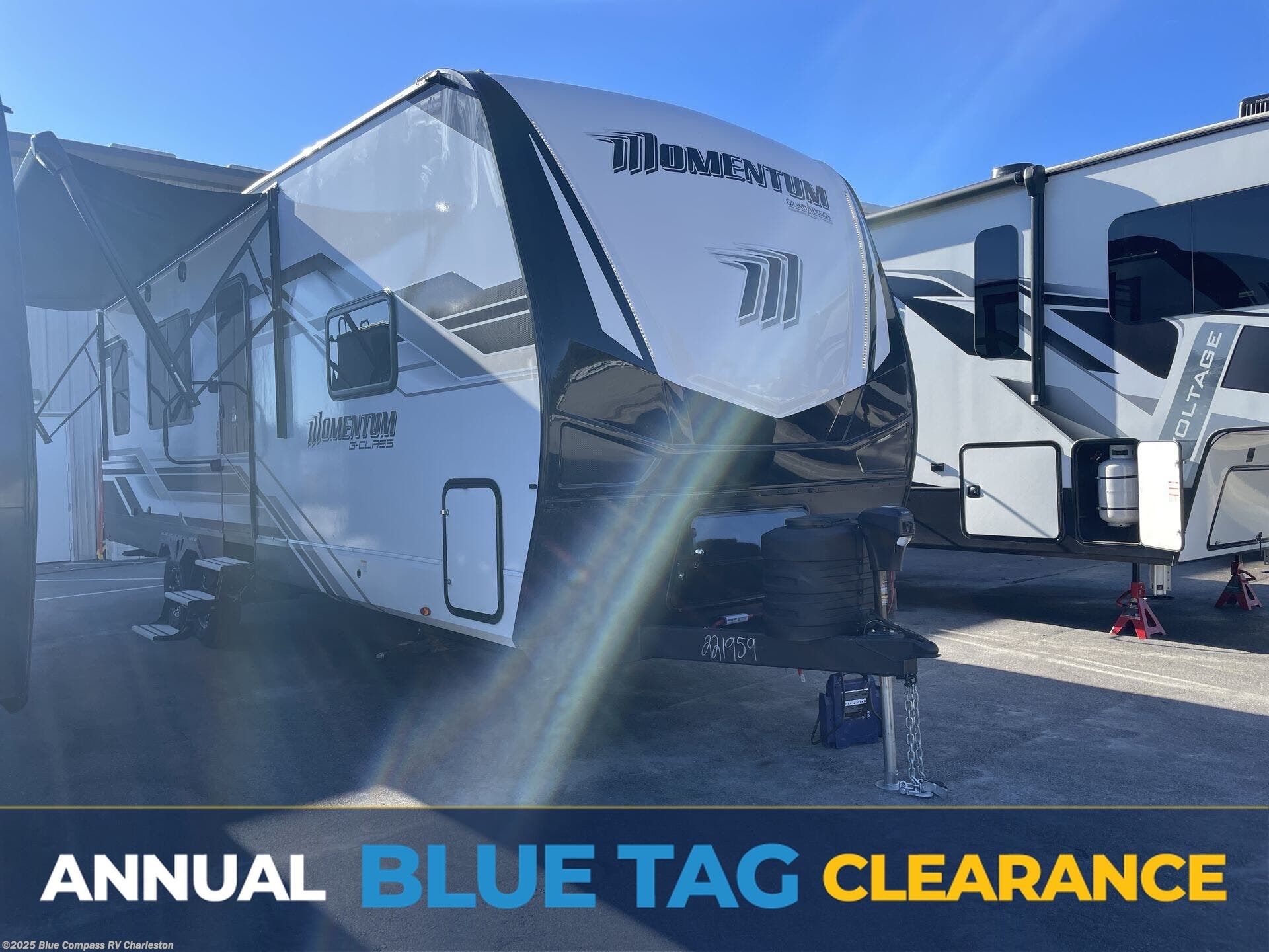 New 2025 Grand Design Momentum G-Class 27G available in Ladson, South Carolina