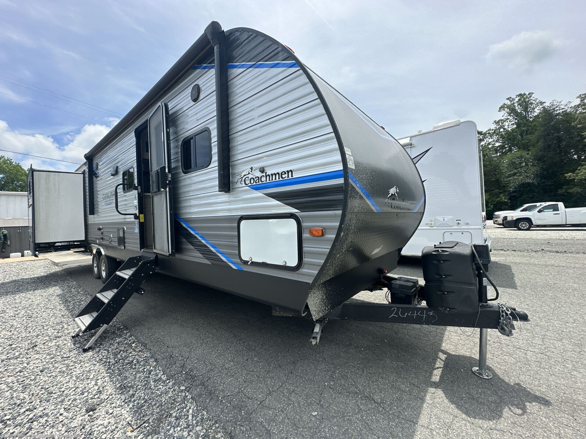 Used 2022 Coachmen Catalina Legacy  Legacy Edition 323qbtsck available in Colfax, North Carolina