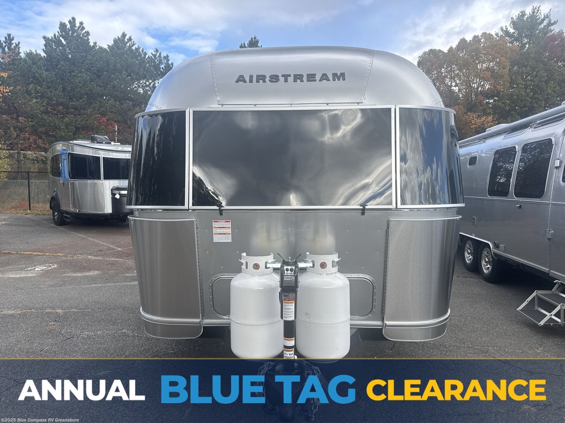 New 2026 Airstream Globetrotter 25FB Twin available in Colfax, North Carolina
