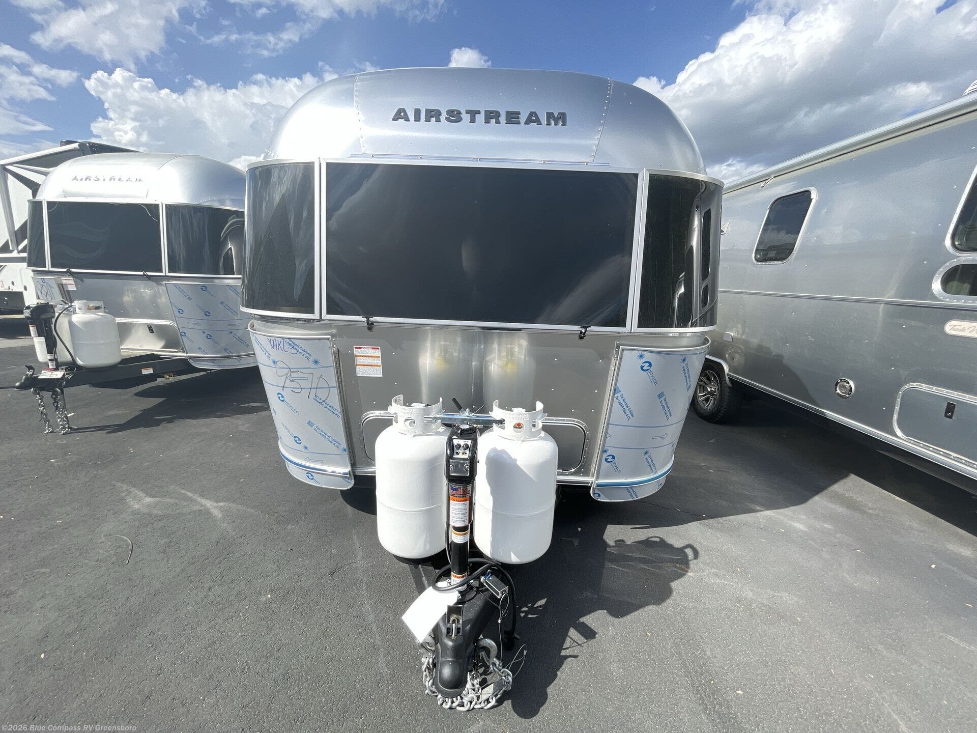 New 2026 Airstream Globetrotter 27FB Twin available in Colfax, North Carolina