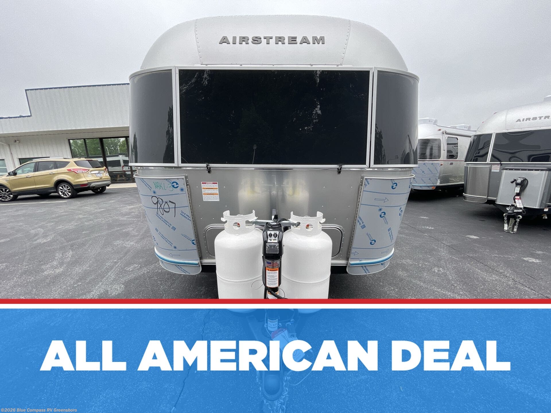 New 2026 Airstream Globetrotter 27FB Twin available in Colfax, North Carolina