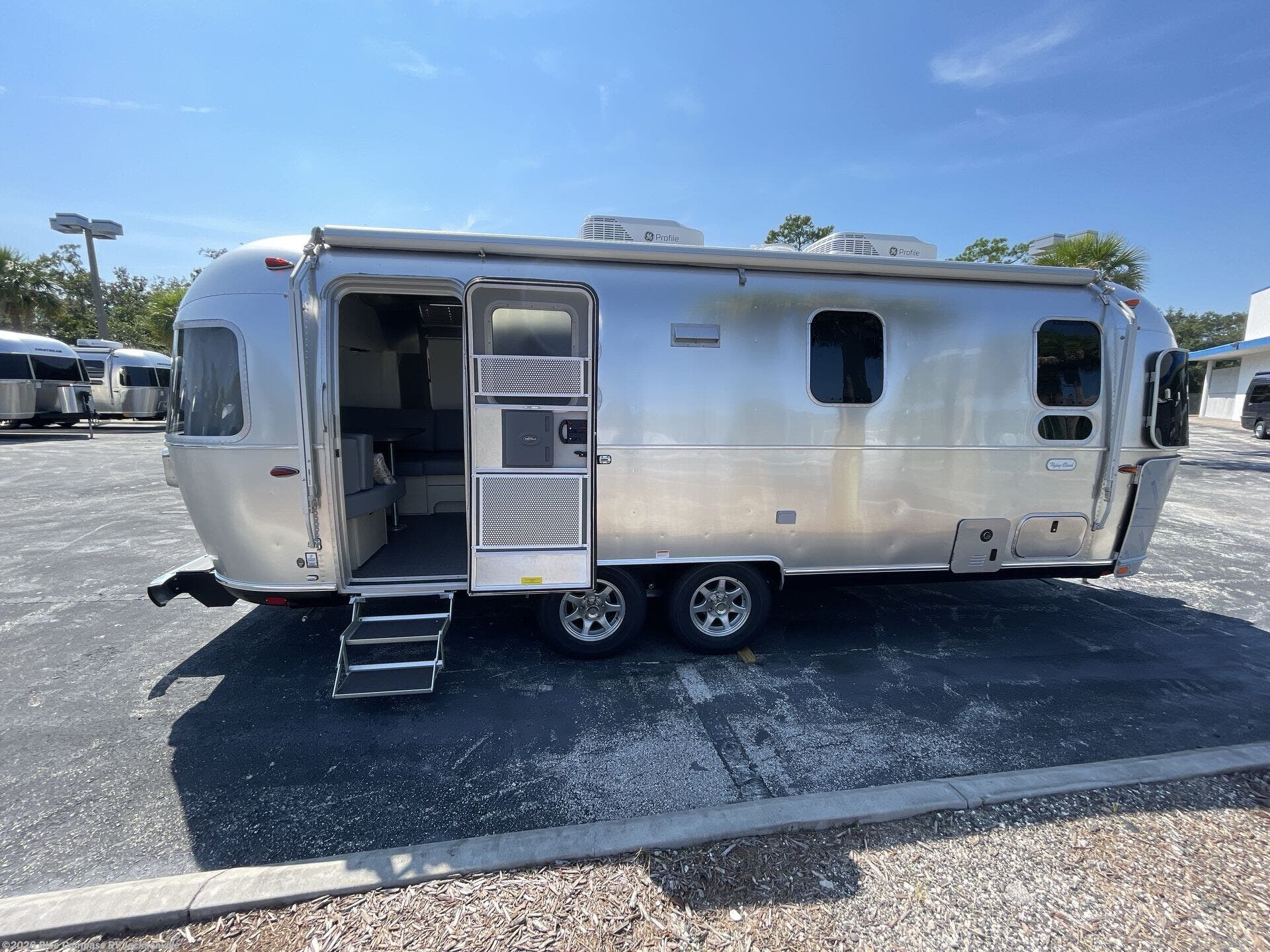 New 2026 Airstream Flying Cloud 25FB available in Jacksonville, Florida