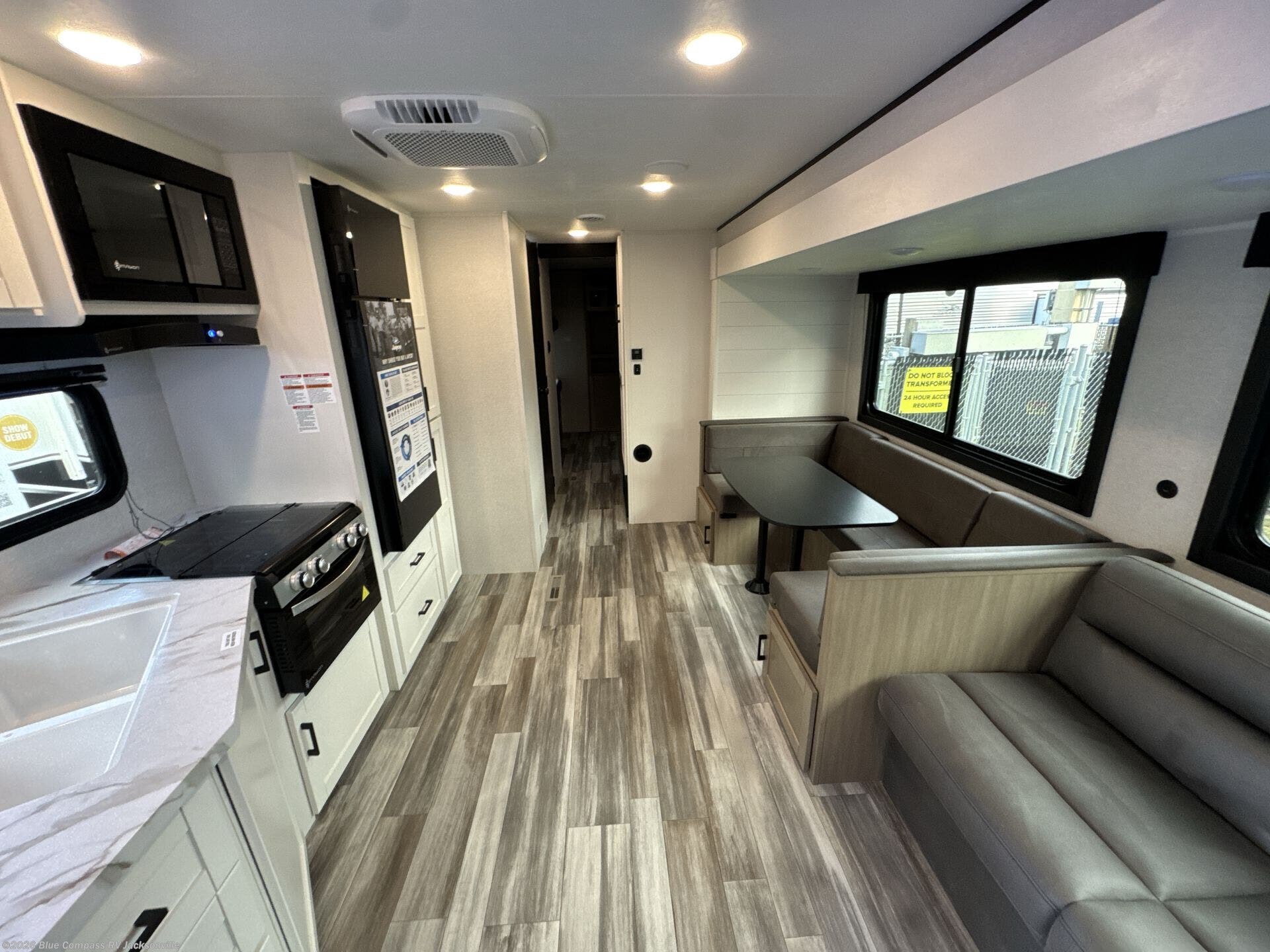 New 2026 Jayco Jay Flight SLX 321BDS available in Jacksonville, Florida