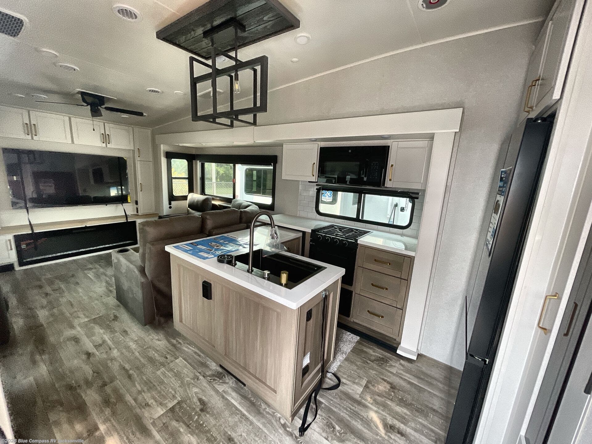 New 2026 Jayco Eagle 335LSTS available in Jacksonville, Florida
