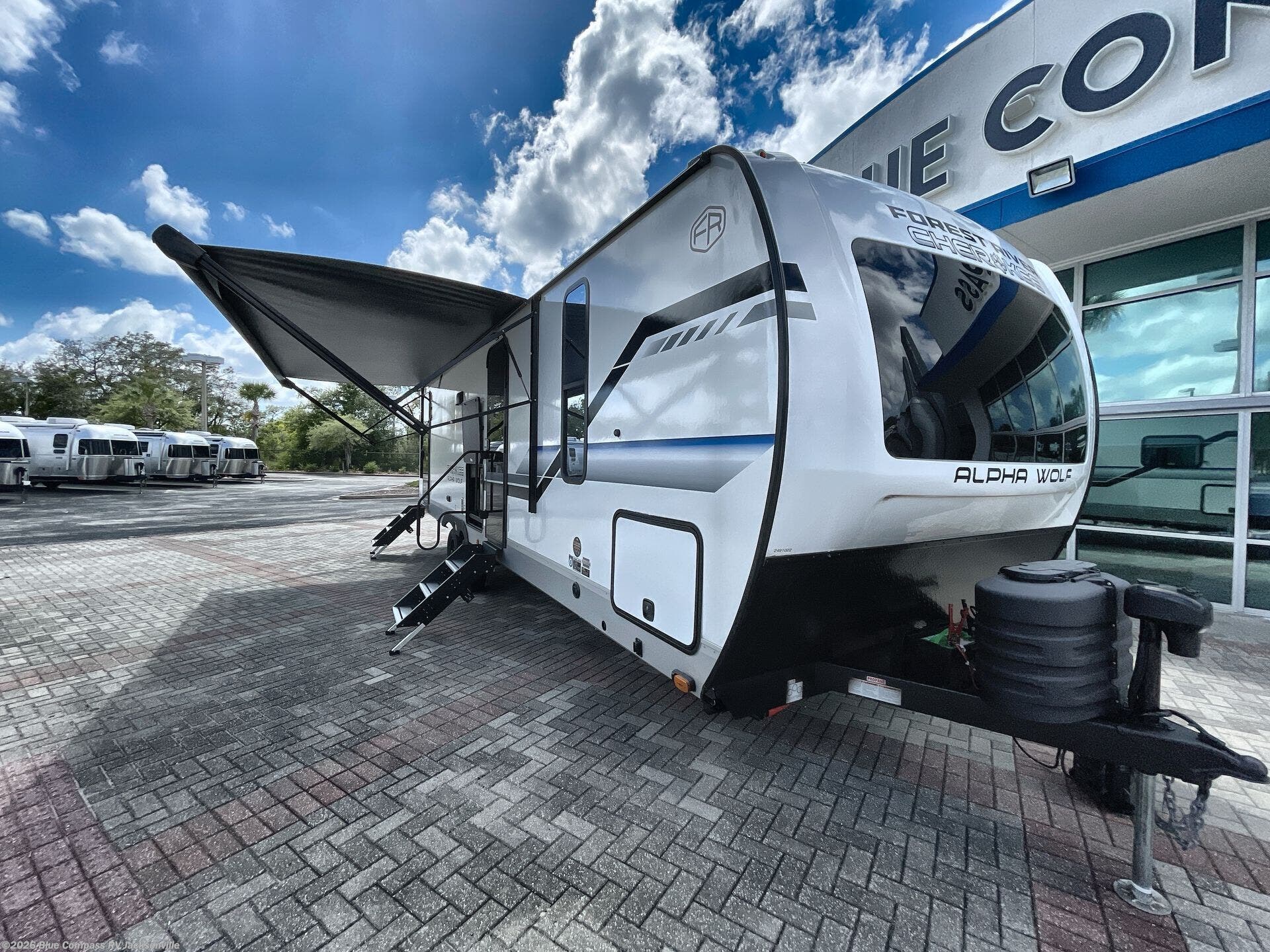 Used 2025 Forest River Cherokee Alpha Wolf 26DBH-L available in Jacksonville, Florida