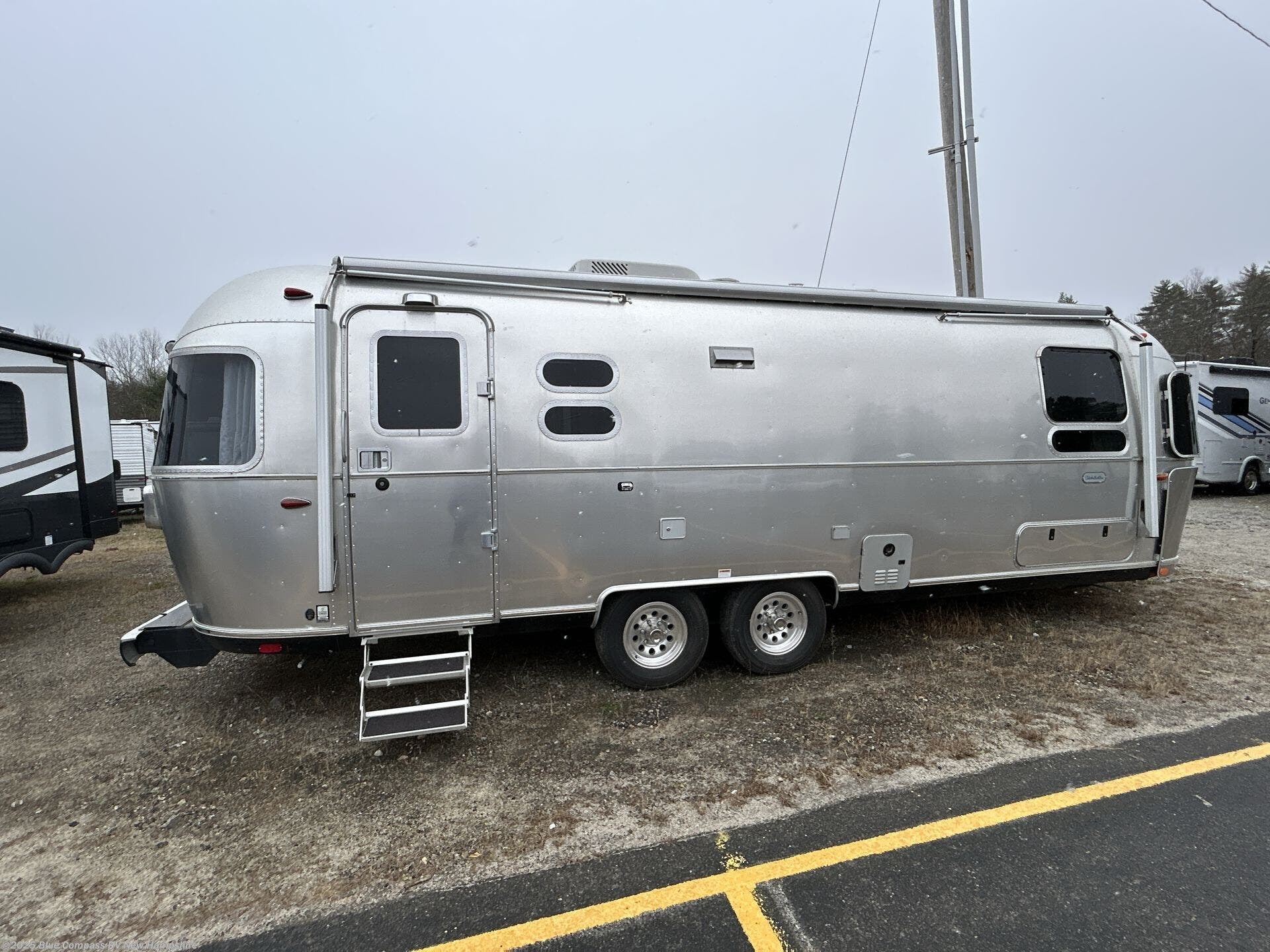 Used 2023 Airstream Globetrotter 27FB available in Epsom, New Hampshire