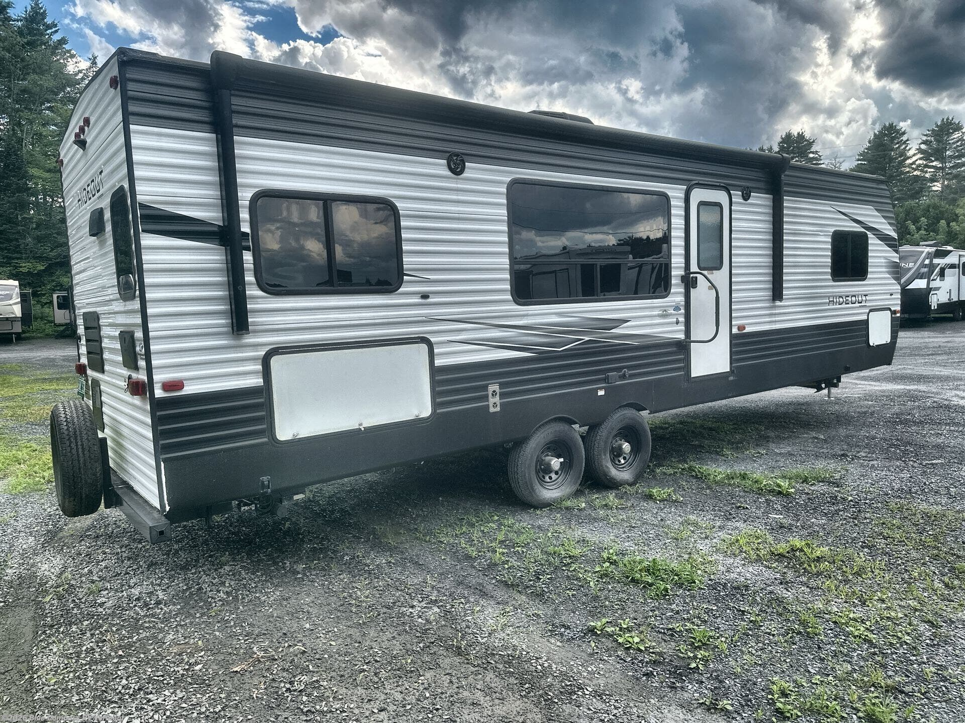 Used 2020  Keystone Hideout 28RKS by Keystone from Blue Compass RV Vermont in East Montpelier, VT