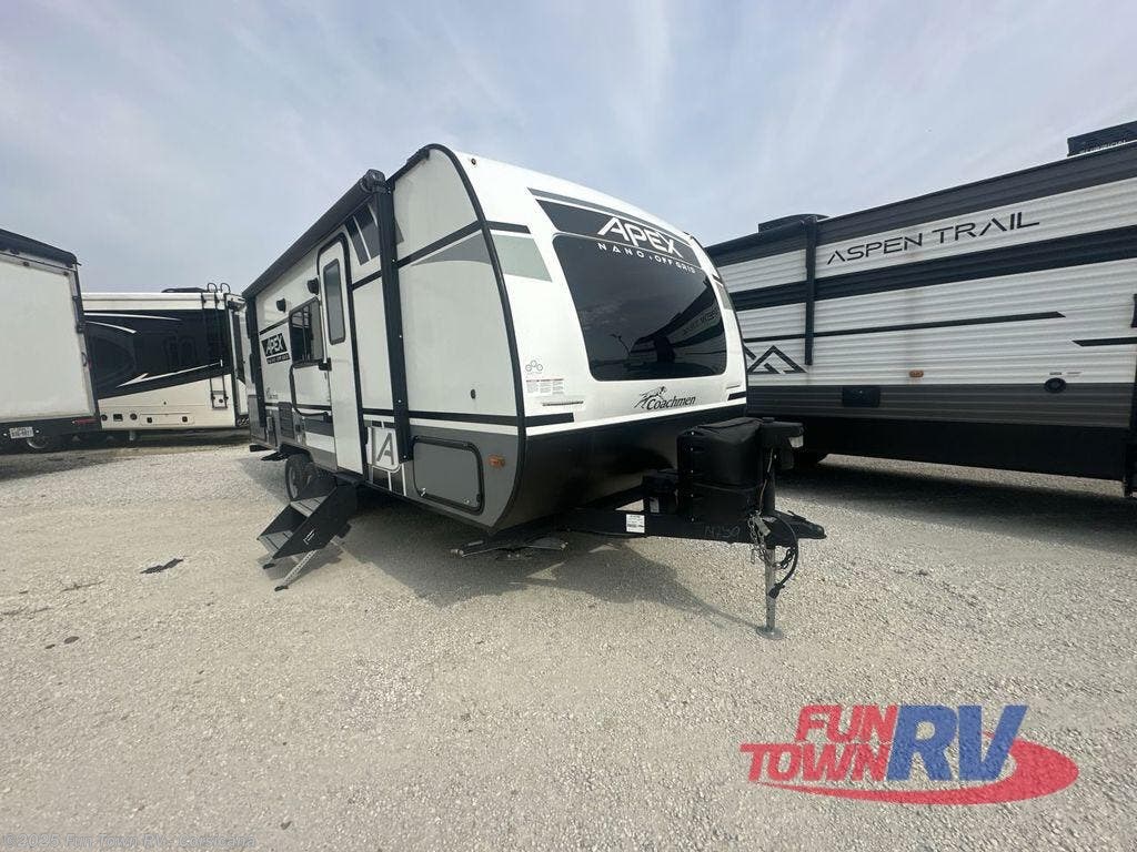 Used 2022 Coachmen Apex Nano 208BHS available in Corsicana, Texas