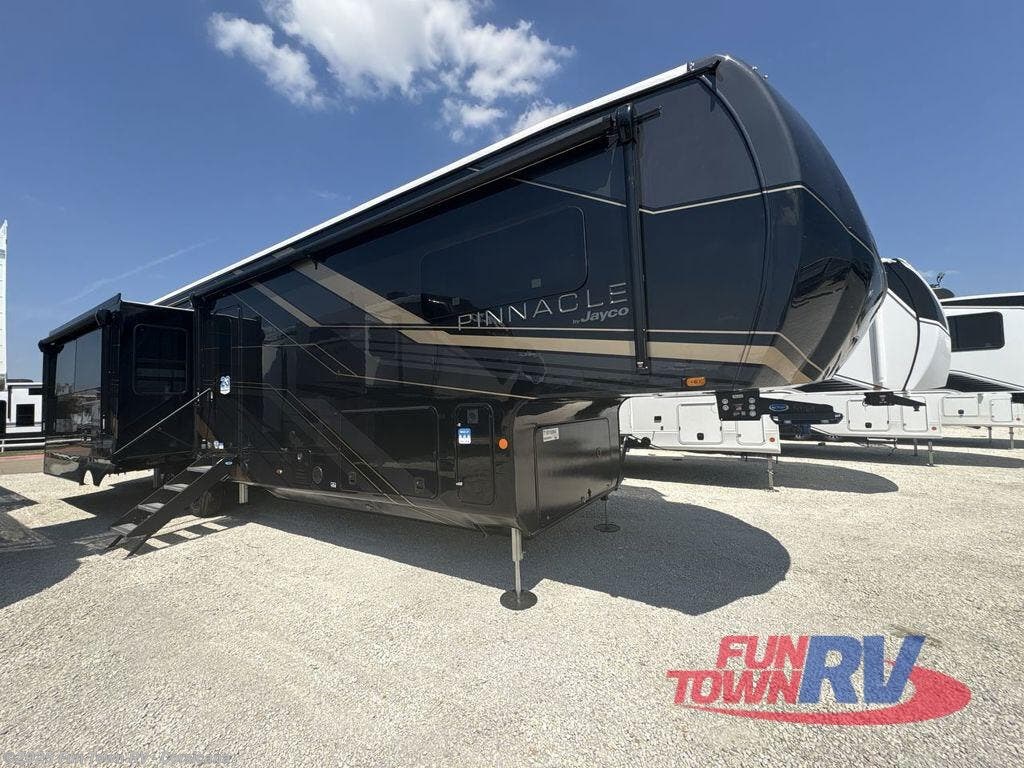 New 2026 Jayco Pinnacle 38SSWS available in Corsicana, Texas