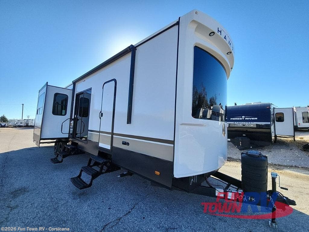 New 2025 CrossRoads Hampton 380RKS available in Corsicana, Texas