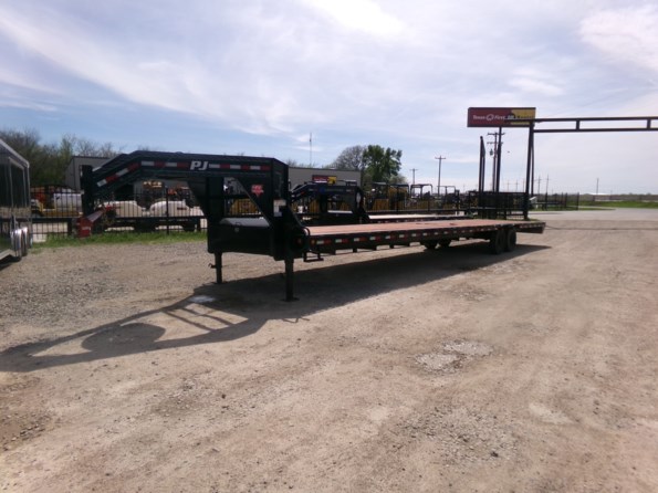 2022 PJ Trailers 2022 Load Trail 102x40 14000 GVWR Gooseneck available in Greenville, TX