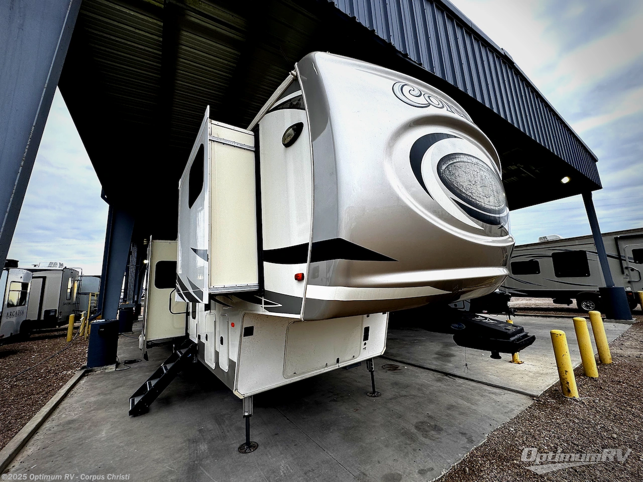 Used 2019 Palomino Columbus 1492 386FK available in Robstown, Texas