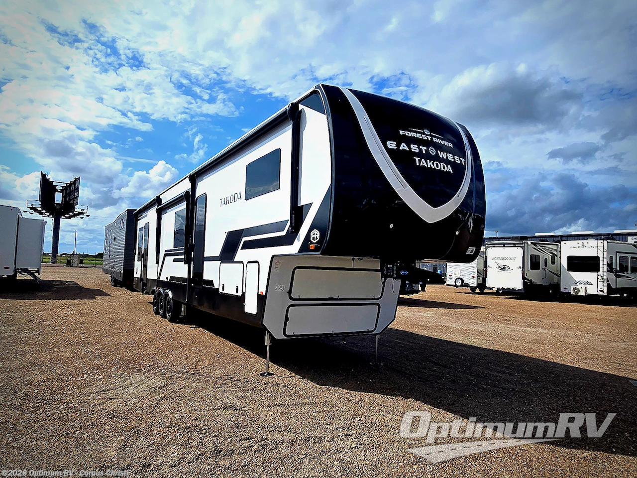 New 2027 East to West Takoda 399TH available in Robstown, Texas