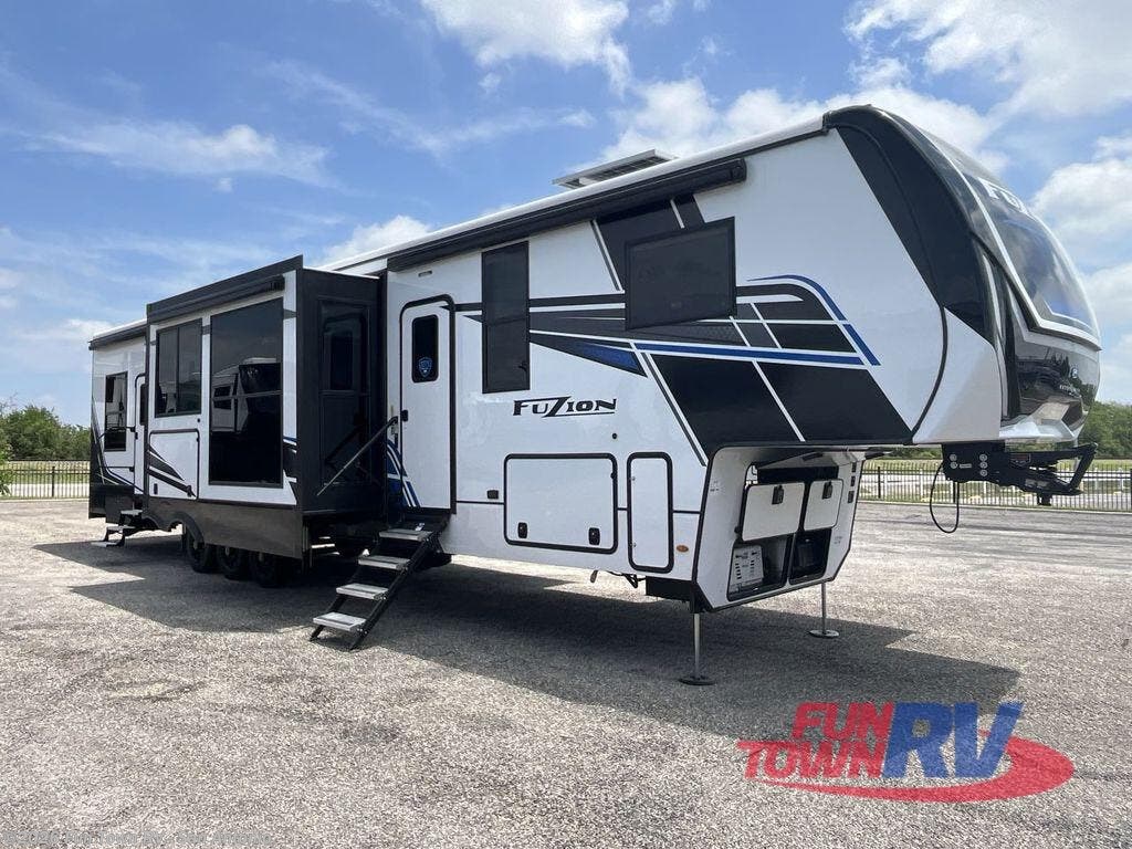 New 2025 Keystone Fuzion 440 available in Cibolo, Texas