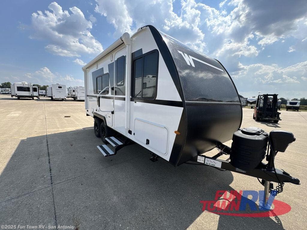 New 2026 Winnebago Micro Minnie 2100BH available in Cibolo, Texas