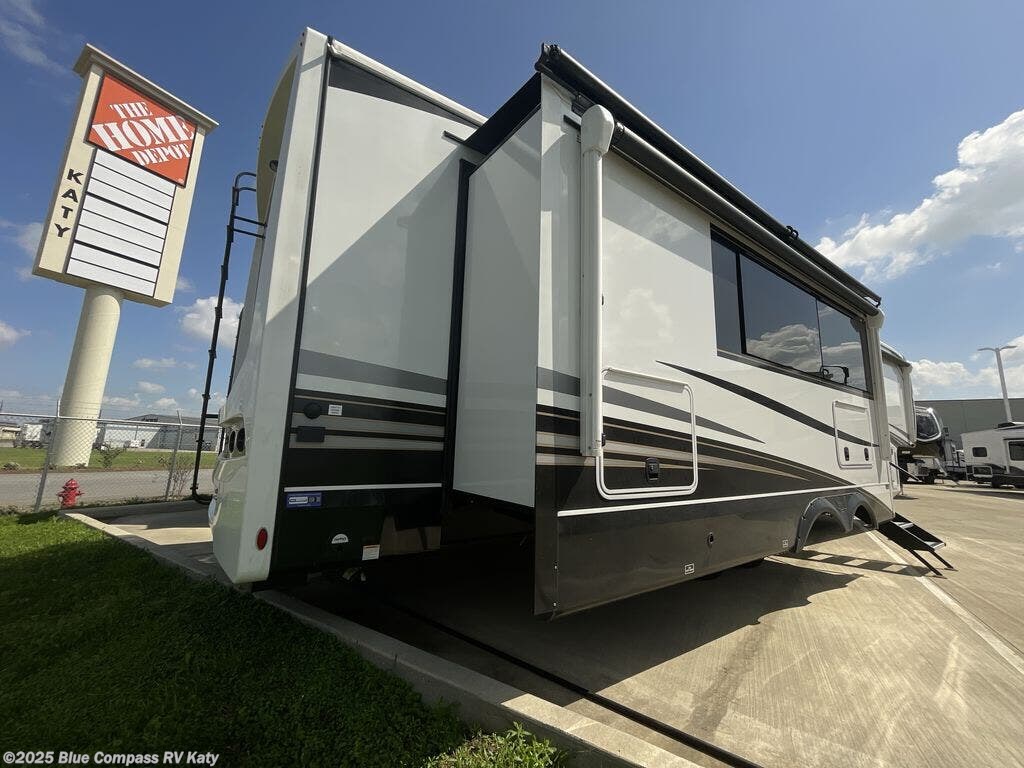 New 2025 Jayco Pinnacle 38FBRK available in Katy, Texas
