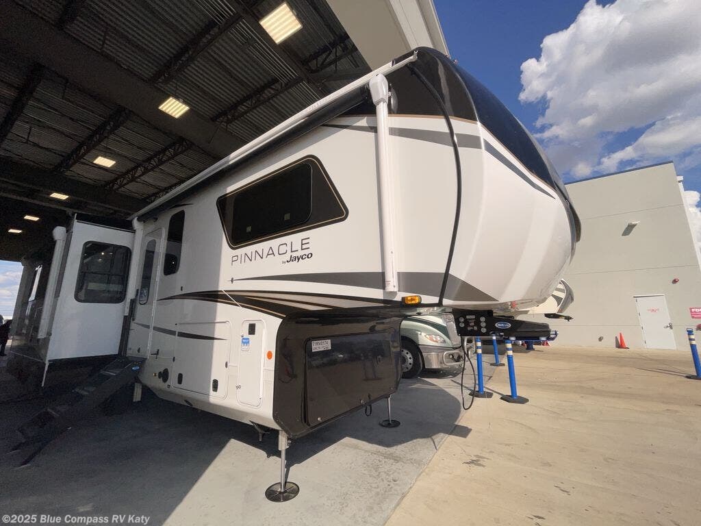 New 2026 Jayco Pinnacle 32RLTS available in Katy, Texas