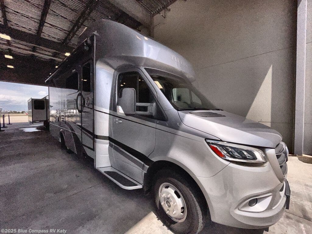 Used 2021 Tiffin Wayfarer 25rw available in Katy, Texas