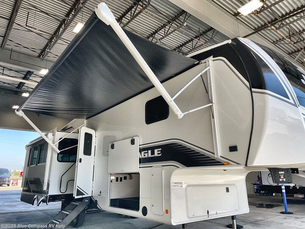 New 2026 Jayco Eagle 321RSTS available in Katy, Texas