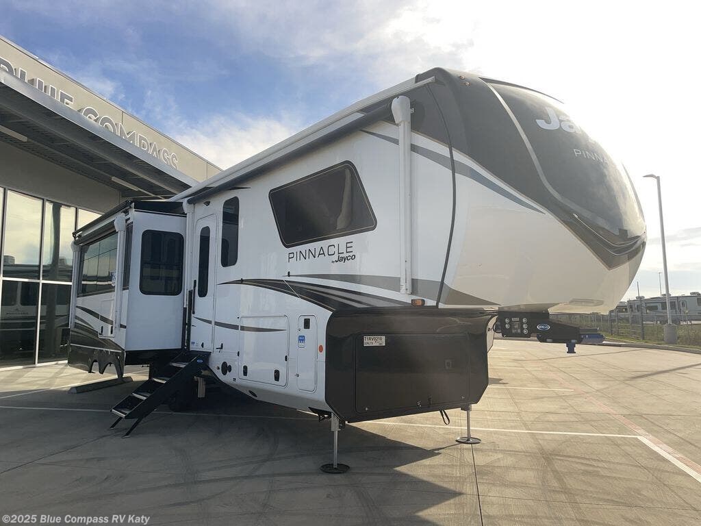 New 2026 Jayco Pinnacle 32RLTS available in Katy, Texas