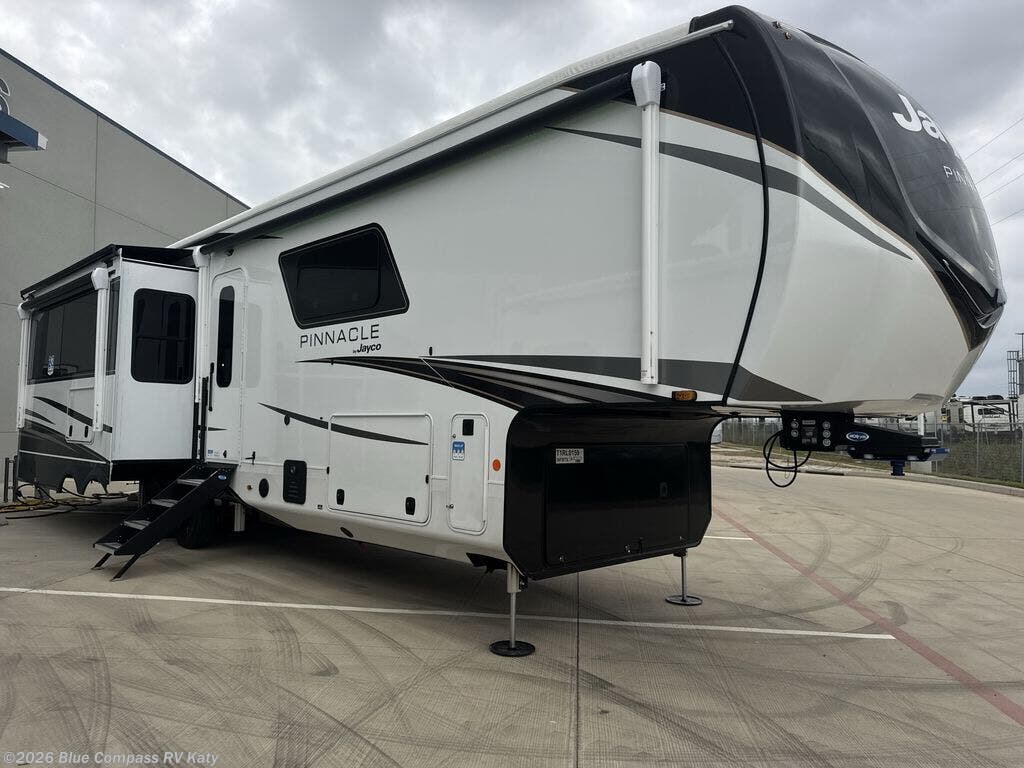 New 2026 Jayco Pinnacle 36FBTS available in Katy, Texas