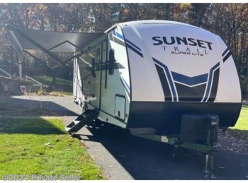 Used 2021 CrossRoads Sunset Trail Super Lite SS272BH available in Upton, Massachusetts