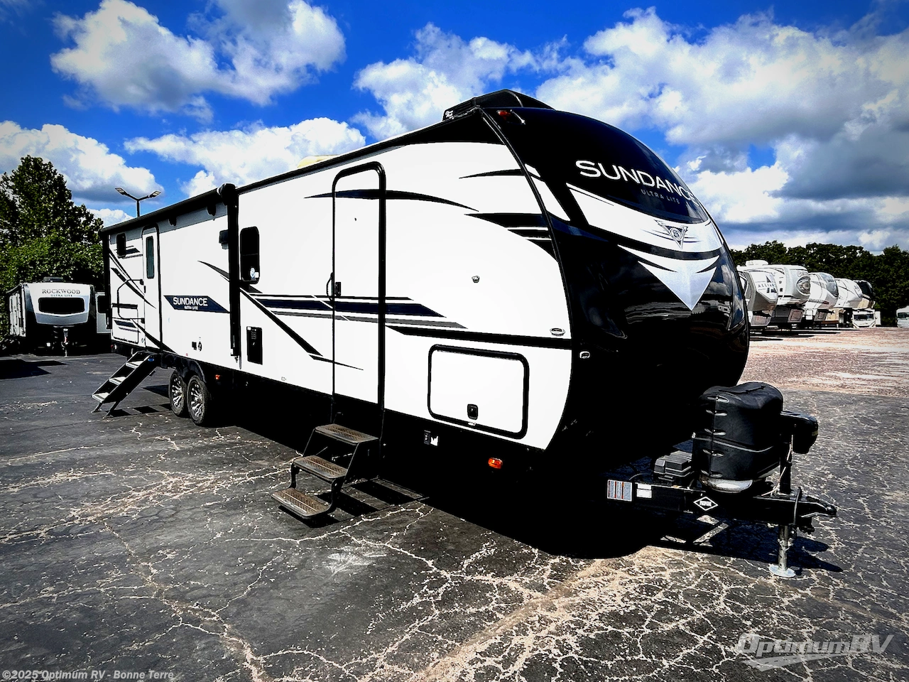 Used 2022 Heartland Sundance Ultra Lite 326BH available in Bonne Terre, Missouri
