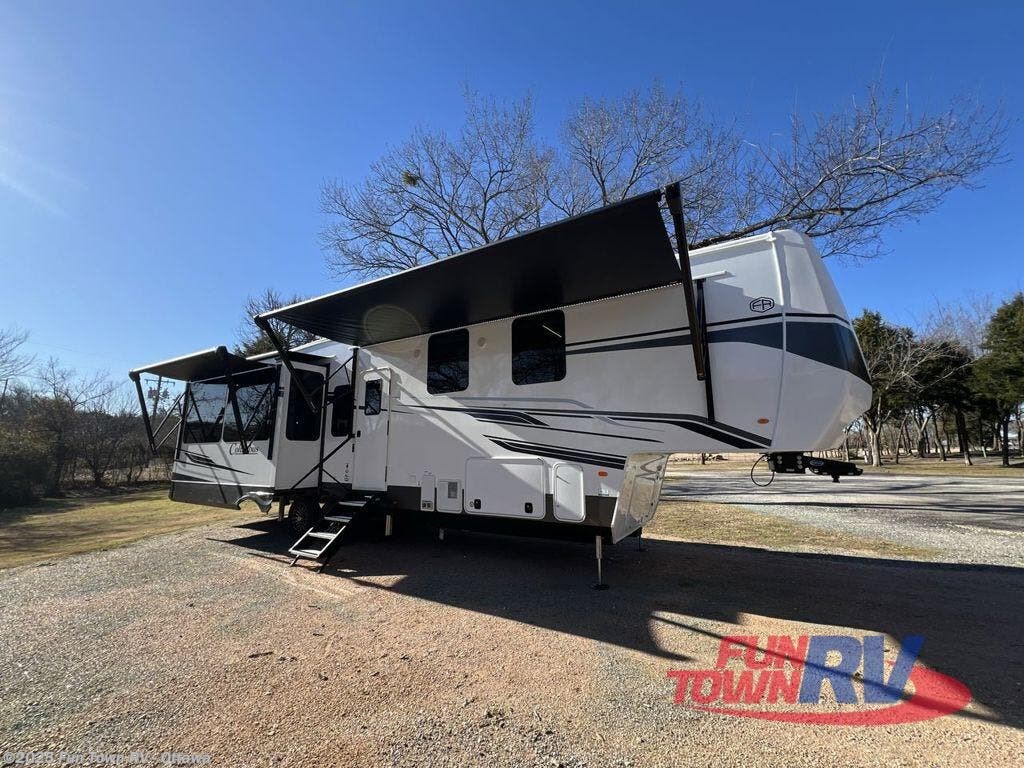 New 2025 Palomino Columbus 383RLH available in Ottawa, Kansas