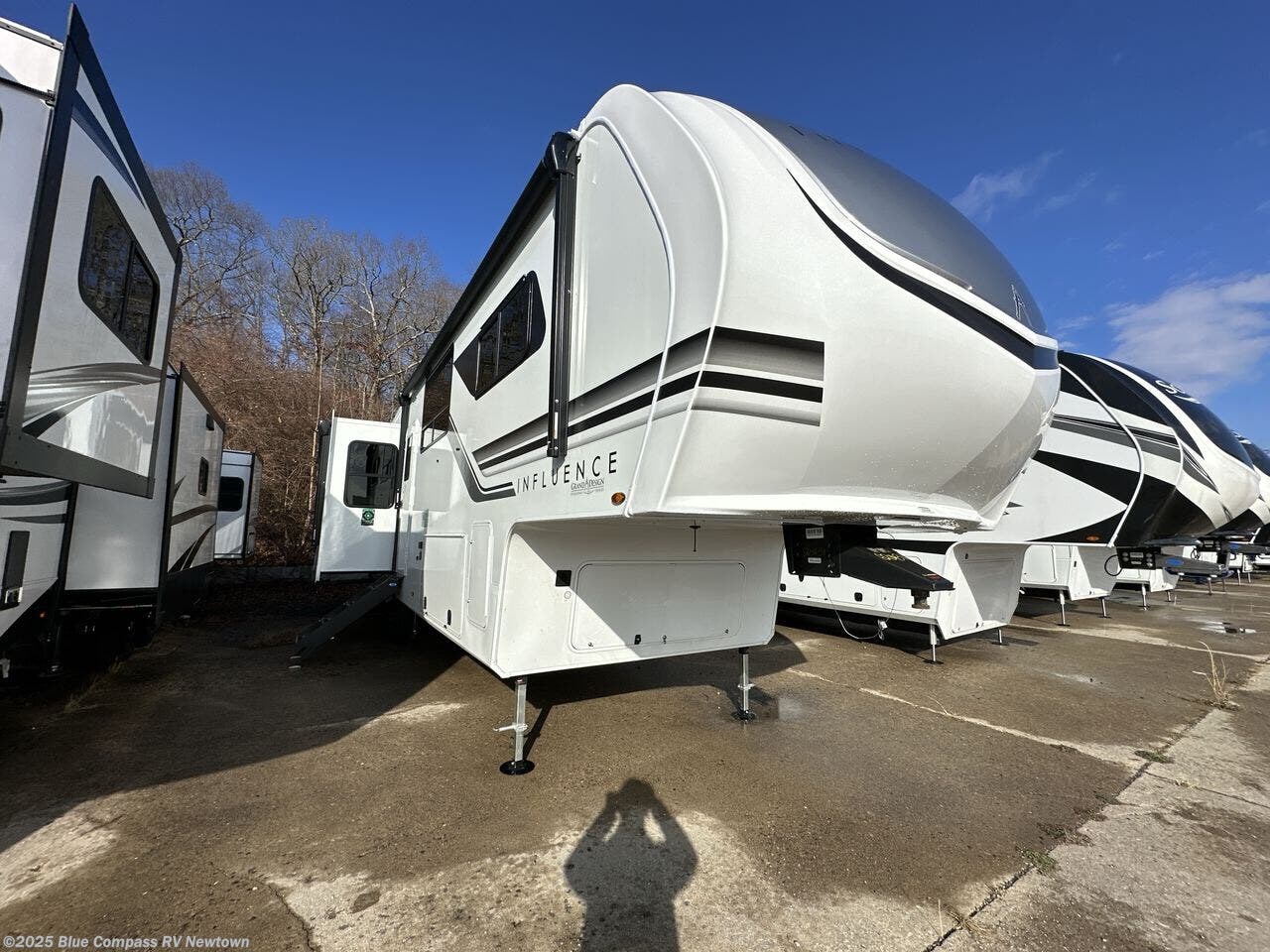 New 2025 Grand Design Influence 3203GK available in Newtown, Connecticut