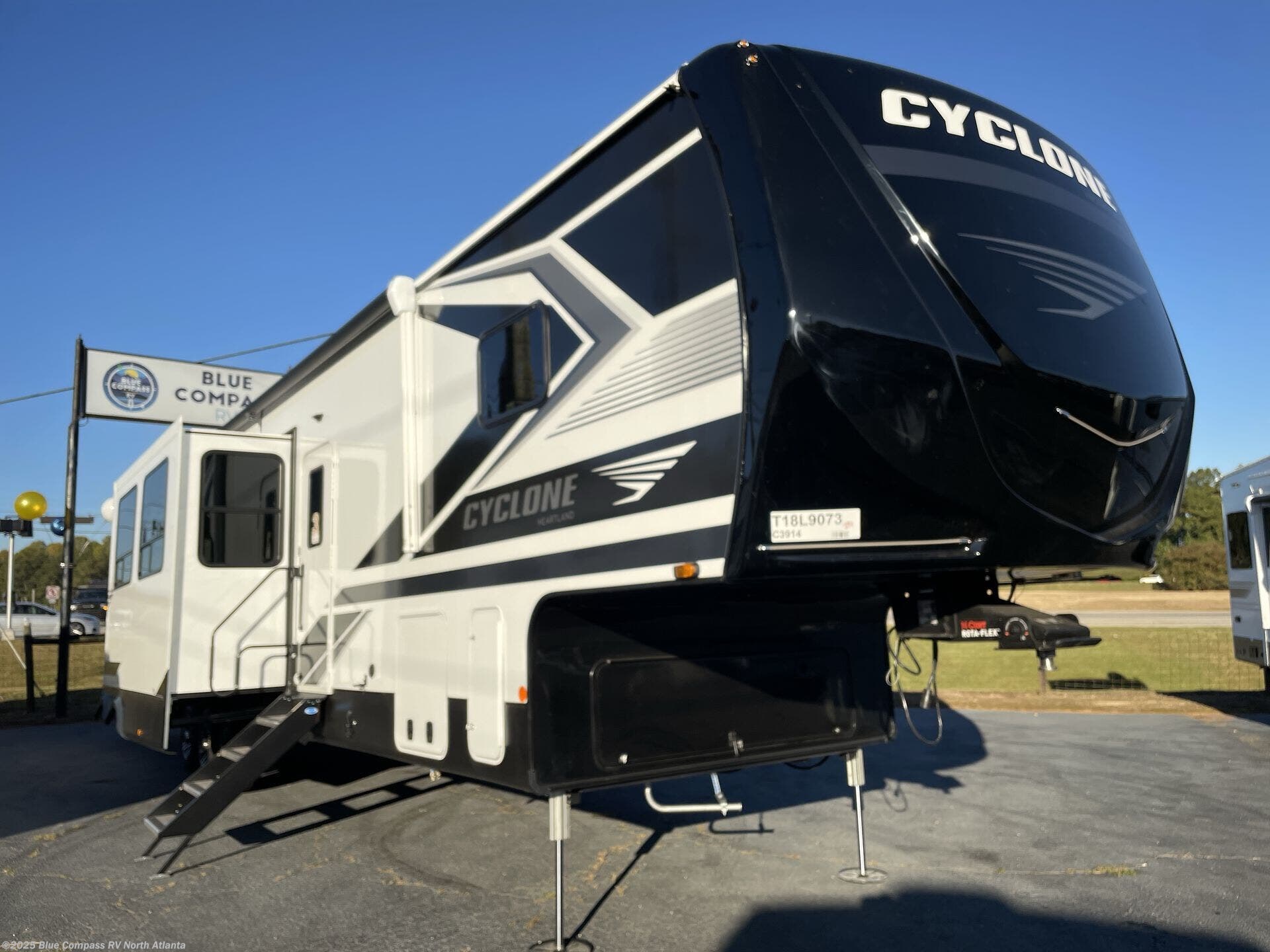 New 2025 Heartland Cyclone 3914 available in Buford, Georgia