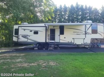 Used 2020 Forest River Wildwood Heritage Glen 370BL available in Townsend, Delaware
