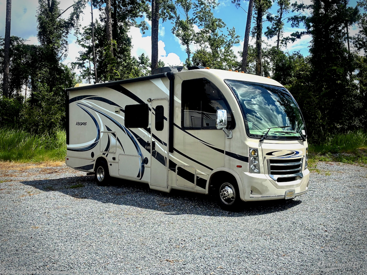 Used 2017 Thor  Vegas 25.3 available in Tallahassee, Florida