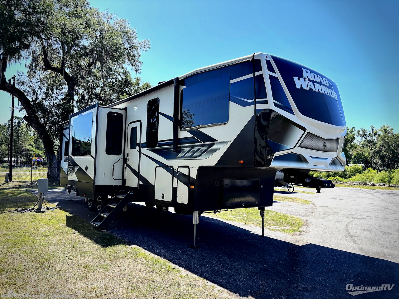 Used 2022  Heartland Road Warrior M375 by Heartland from Optimum RV - Tallahassee in Tallahassee, FL