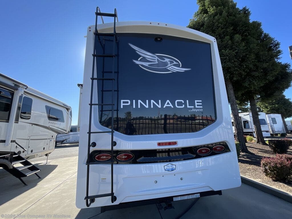 New 2025 Jayco Pinnacle 38FLGS available in Manteca, California