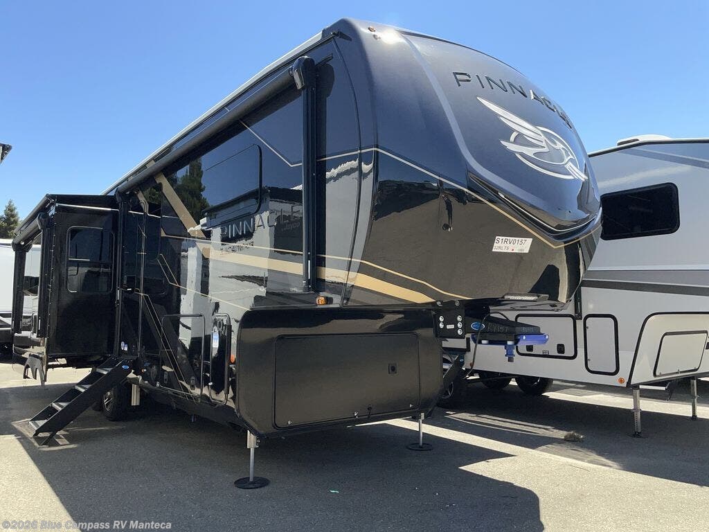 New 2025 Jayco Pinnacle 32RLTS available in Manteca, California
