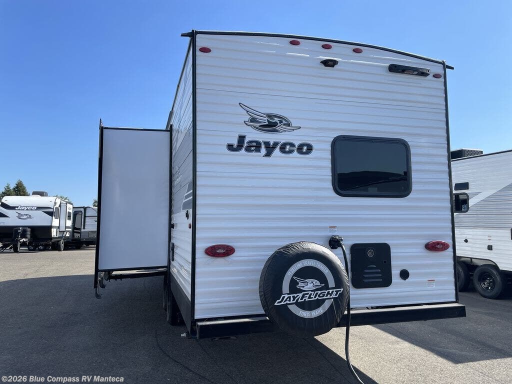 New 2026 Jayco Jay Flight SLX 261BHSW available in Manteca, California