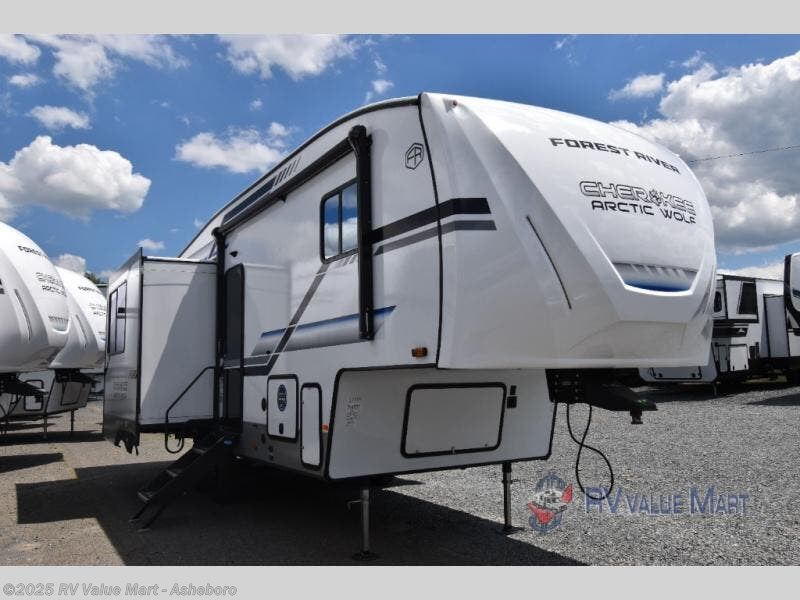 New 2025 Forest River Cherokee Arctic Wolf 27SGS available in Franklinville, North Carolina