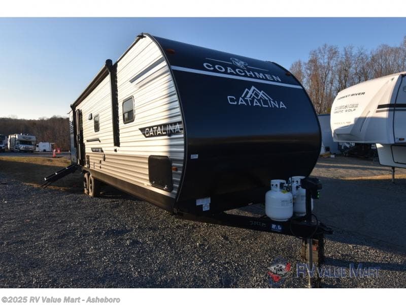 New 2026 Coachmen Catalina Legacy Edition 293QBCK available in Franklinville, North Carolina