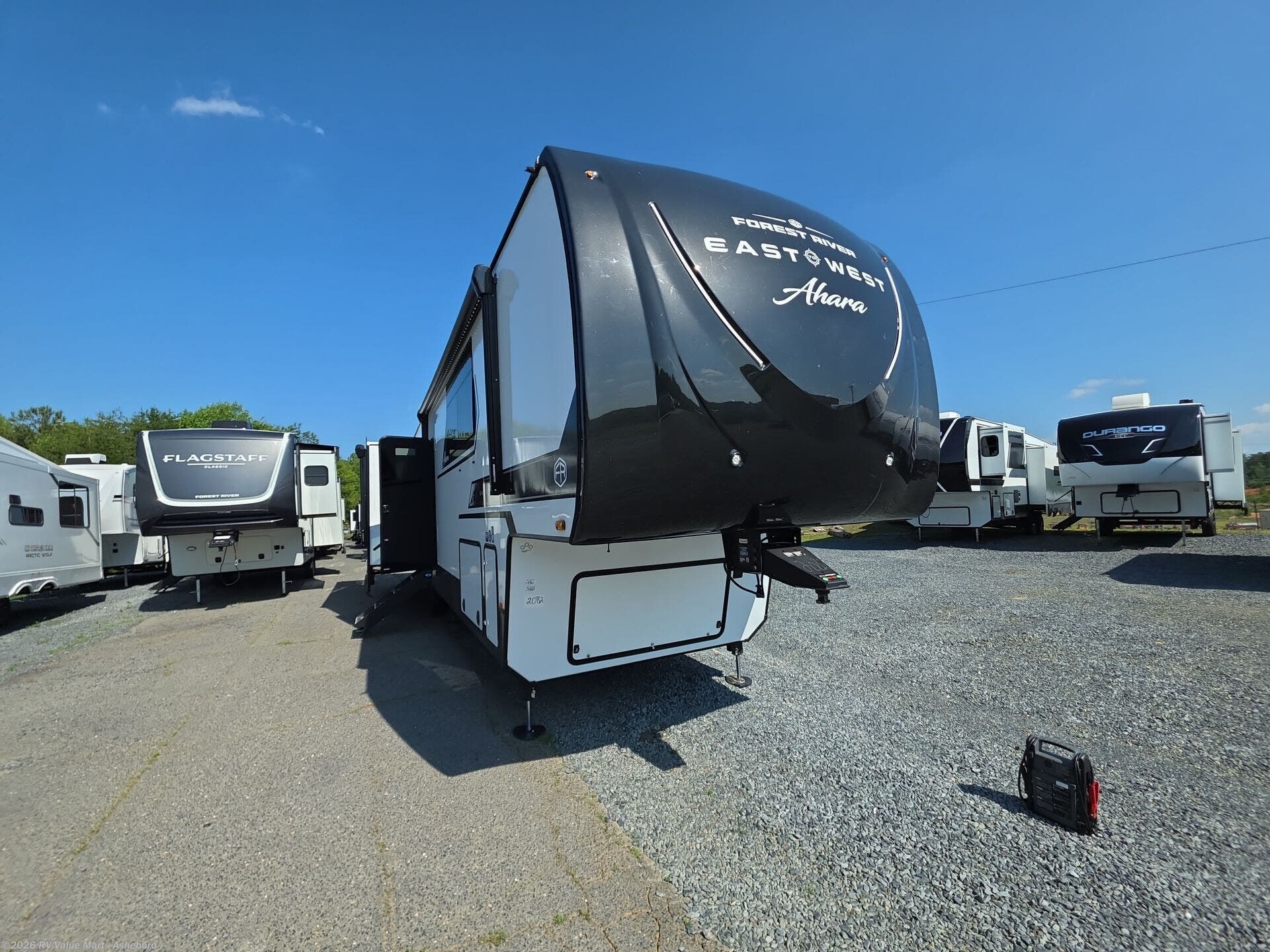 New 2027 East to West Ahara 395FB available in Franklinville, North Carolina
