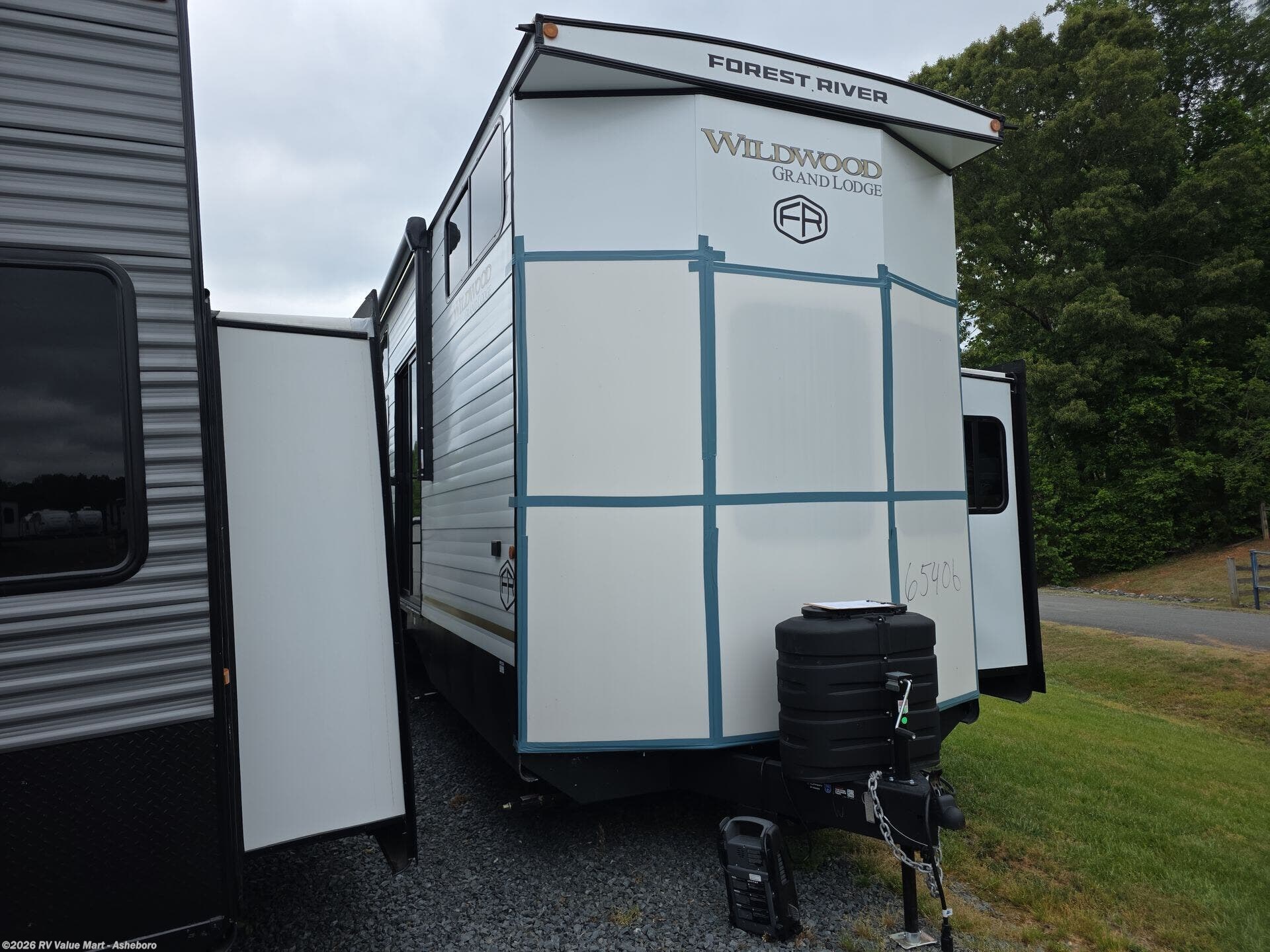 New 2026 Forest River Wildwood Grand Lodge 42ICE available in Franklinville, North Carolina