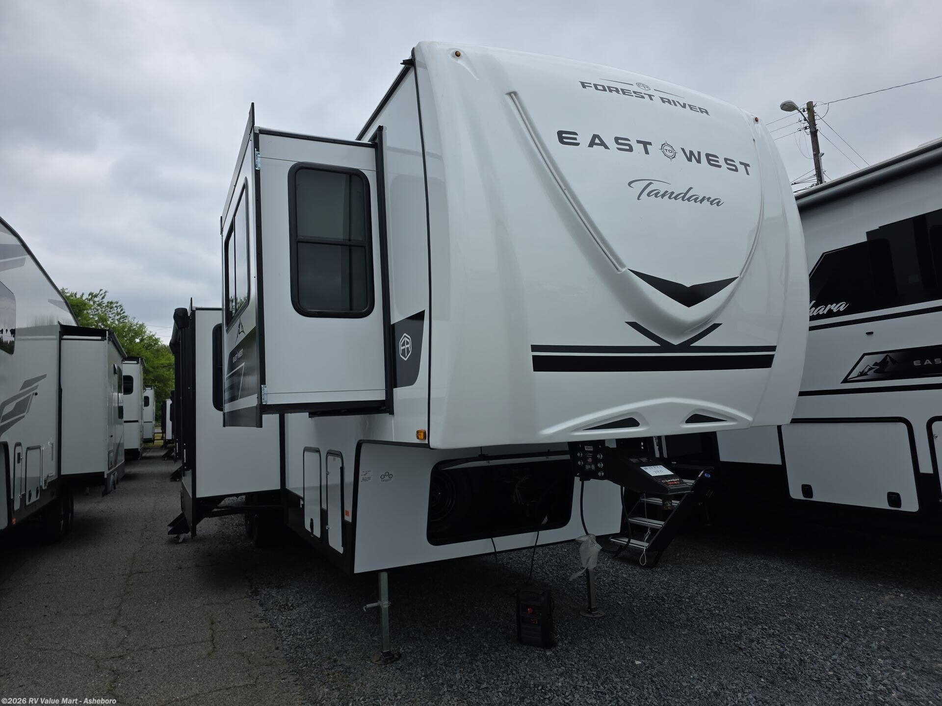 New 2026 East to West Tandara 390FL available in Franklinville, North Carolina