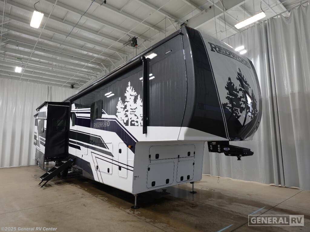 New 2025 CrossRoads Redwood 401LK available in Fort Myers, Florida