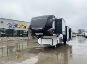 Used 2020 Keystone Avalanche 379BH available in Cleburne, Texas