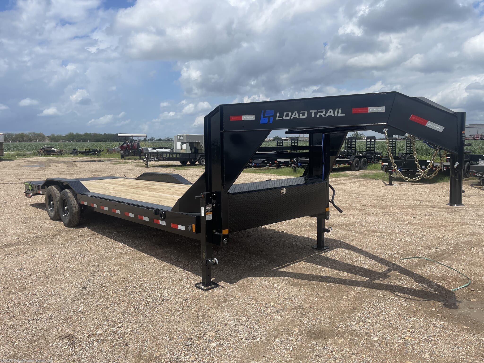 2026 Load Trail 102''x26' Gooseneck Lowboy Max Ramps 14K