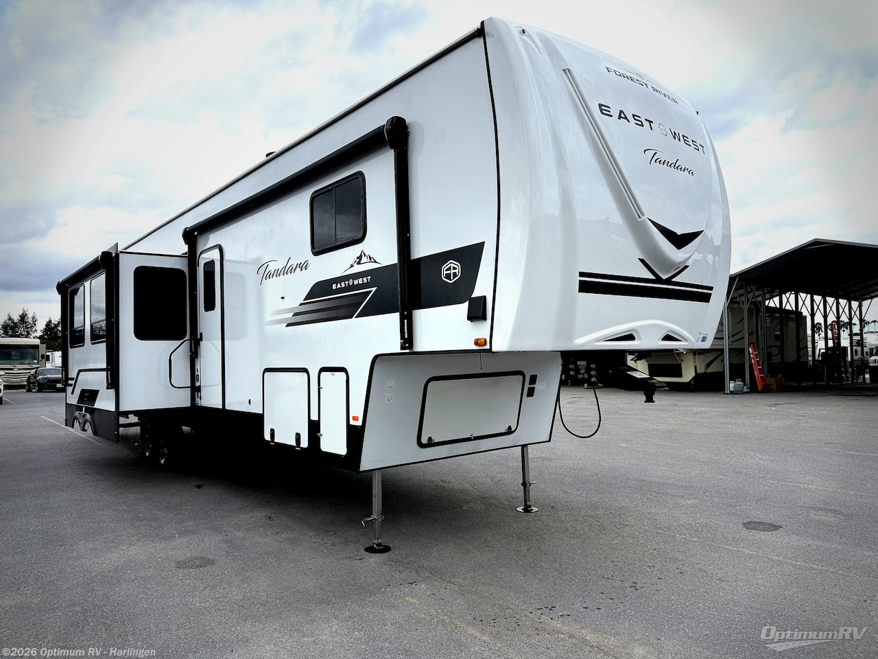 New 2026 East to West Tandara 389DS available in La Feria, Texas