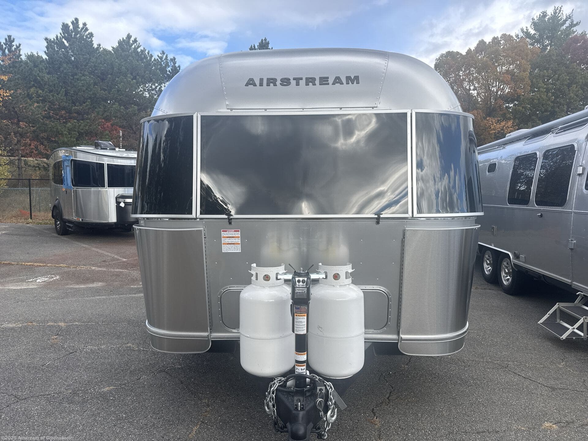 New 2026 Airstream Globetrotter 25FB Twin available in Colfax, North Carolina