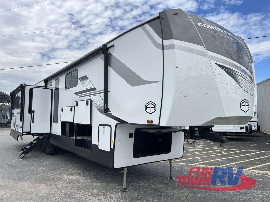 New 2026 Forest River Sandpiper 3900HBLR available in North Branch, Michigan