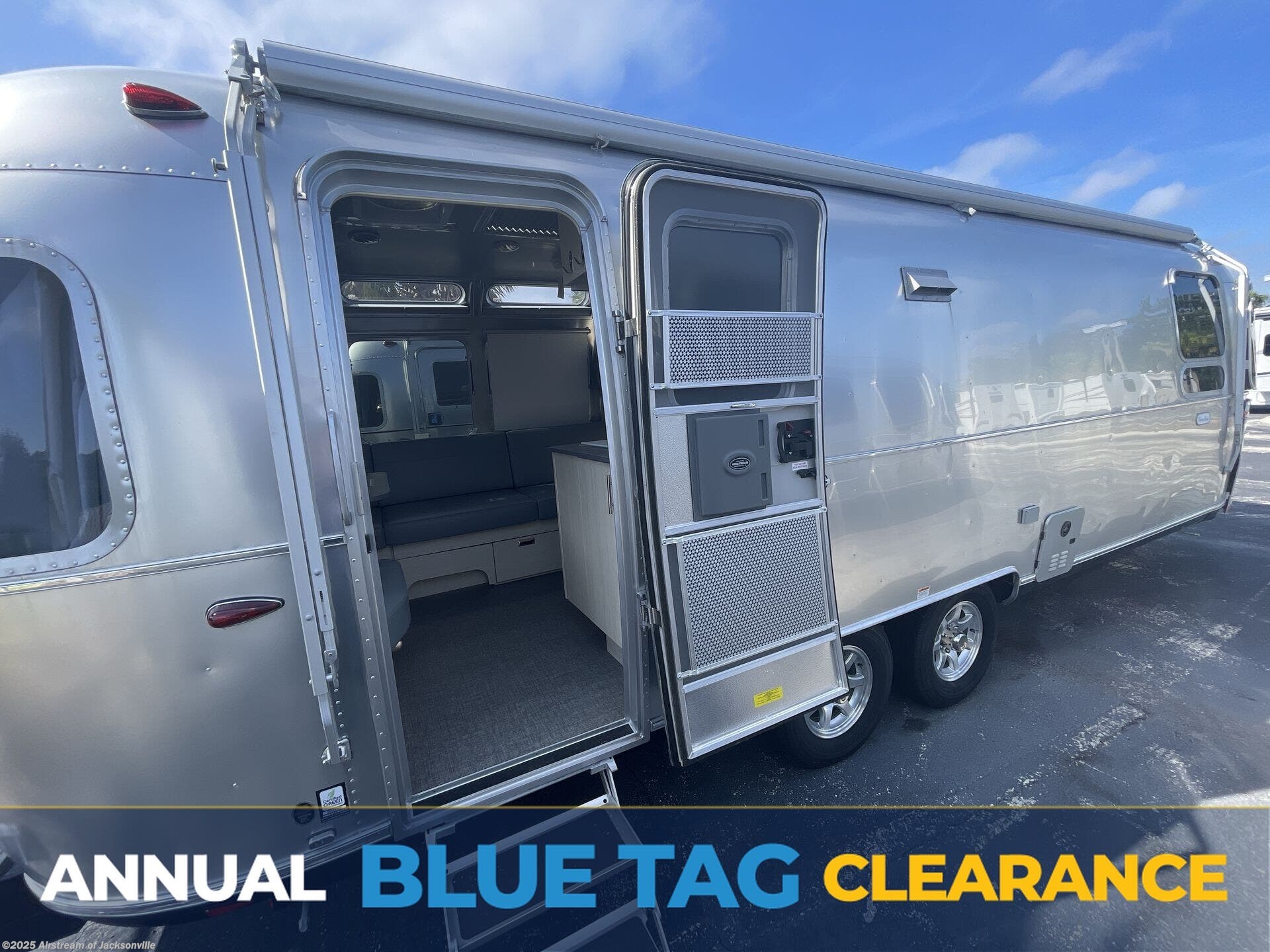 New 2025 Airstream Flying Cloud 27FB available in Jacksonville, Florida