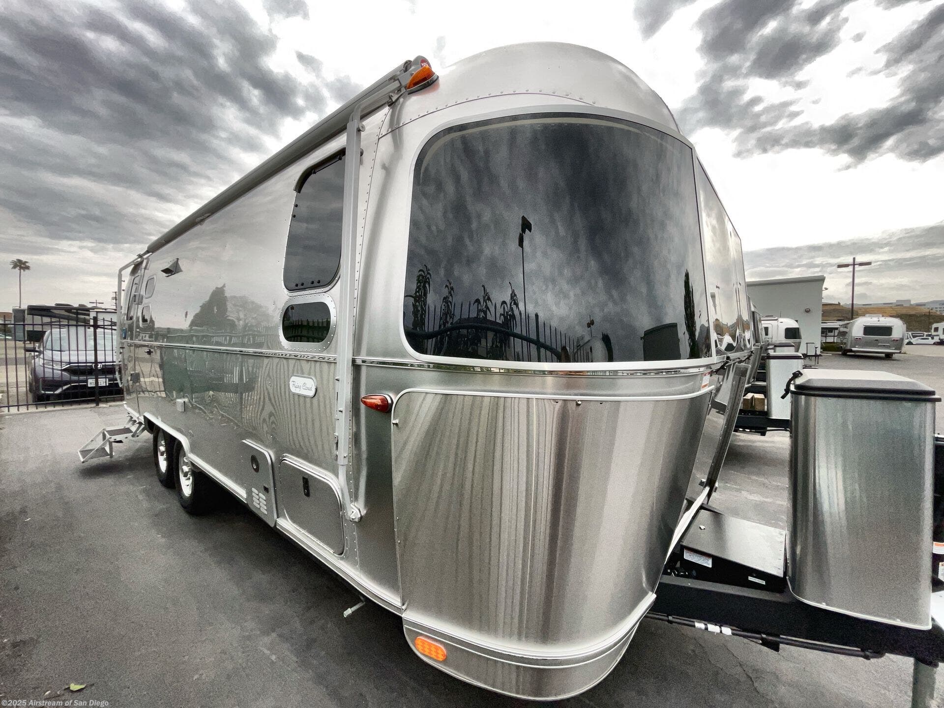 New 2025 Airstream Flying Cloud 25FB available in San Diego, California