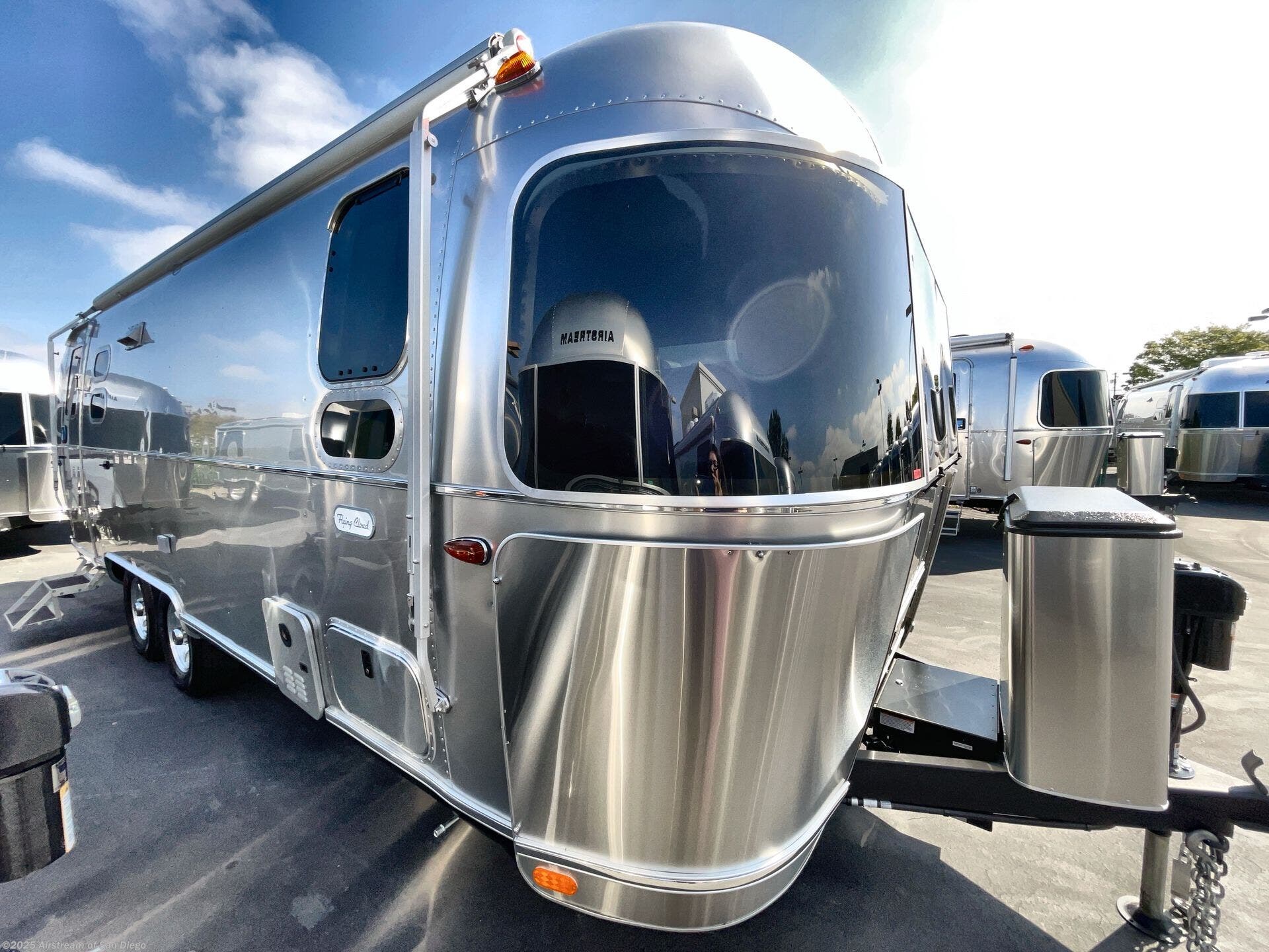 New 2025 Airstream Flying Cloud 25FB Twin available in San Diego, California